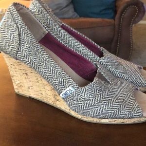 Toms wedges 7.5 brown & tan with shimmer sparkle